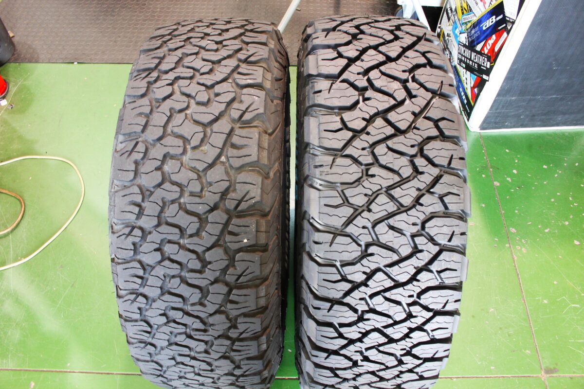 150ランドクルーザープラド用のBFグッドリッチ オールテレーンKO2とKO3を比べている画像