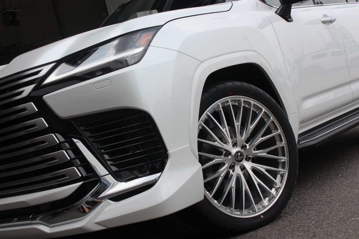 【レクサスLX600】TWS レクサス専用設計 エクスパーデザインLXⅡ 24インチをノーマル車高でツライチ装着！！