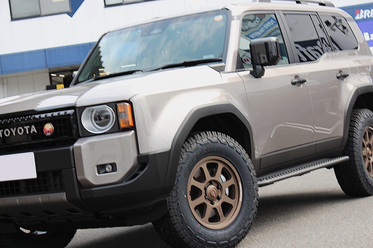 【ランクル250】ディープリム&8本スポークのRAYSデイトナD108装着!艶なしカラーでオフロード感あふれるカスタム!!