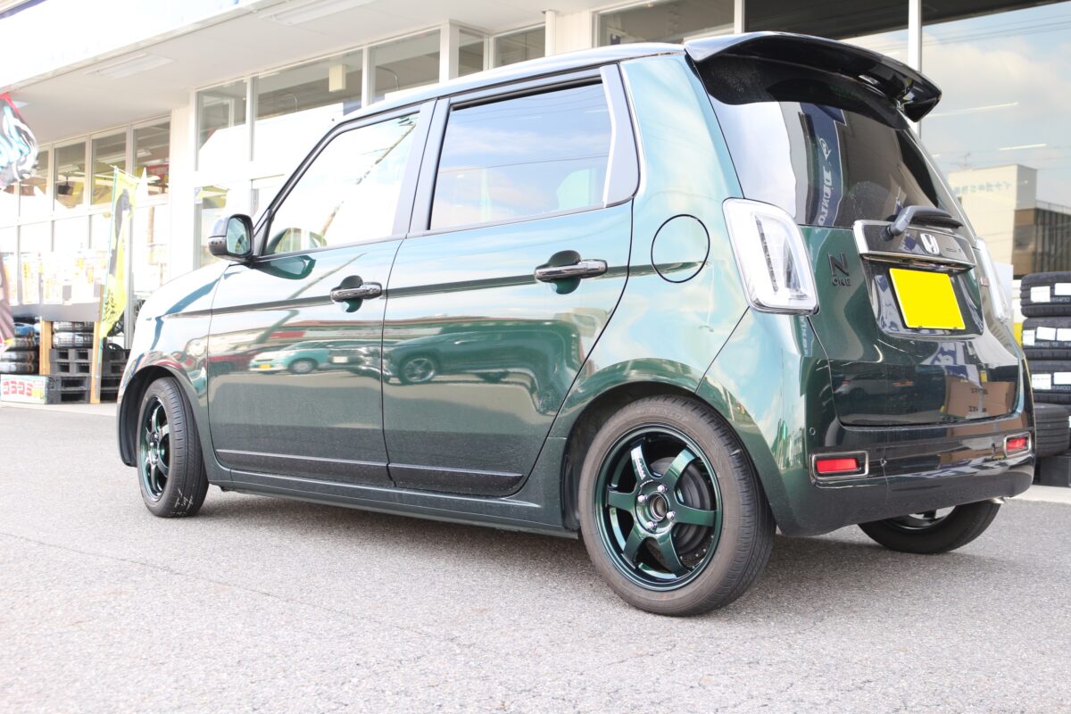 レーシンググリーン(IG) RAYS VOLKRACING TE37 SONICの15インチを装着したN-ONE