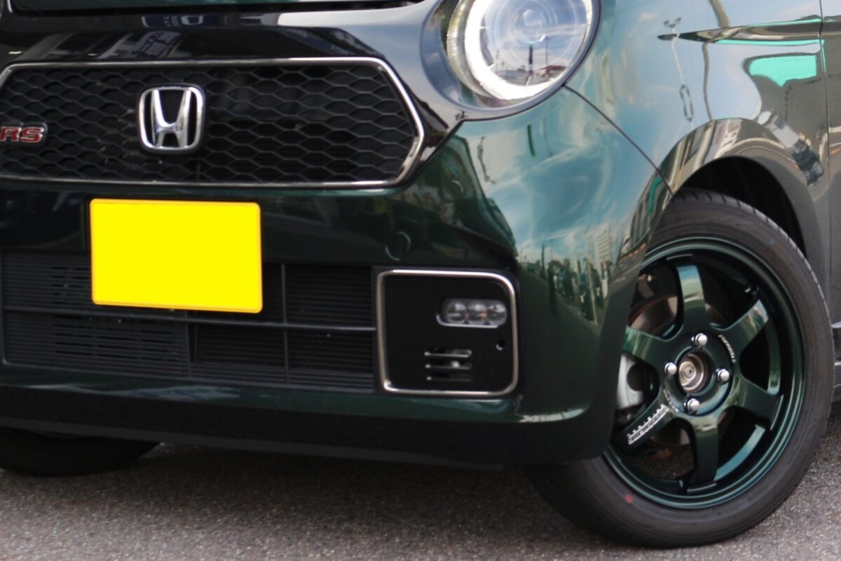 レーシンググリーン(IG)　RAYS VOLKRACING  TE37 SONICの15インチを装着したN-ONE