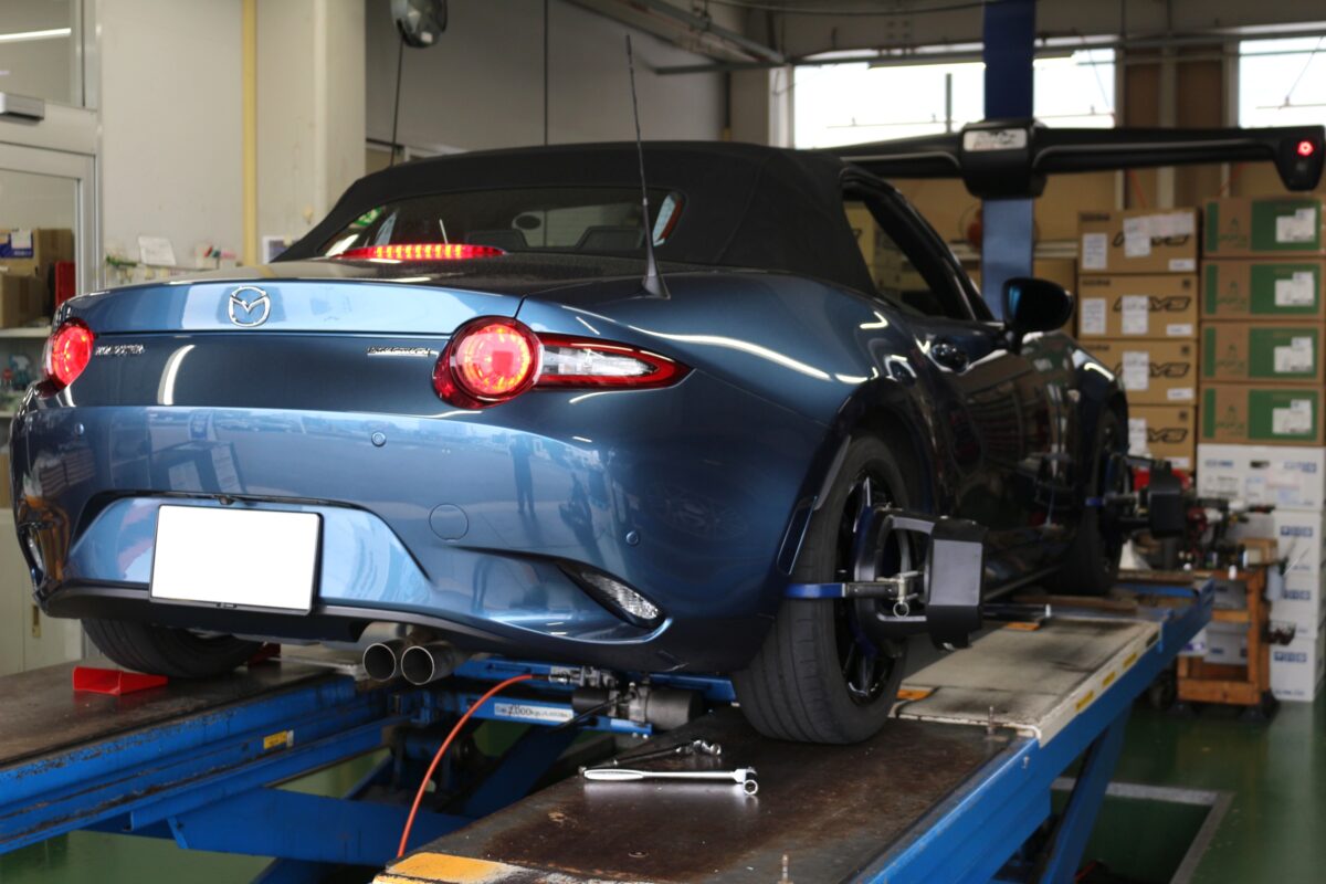 HKSハイパーマックスSを装着し25mmダウンしたNDロードスター