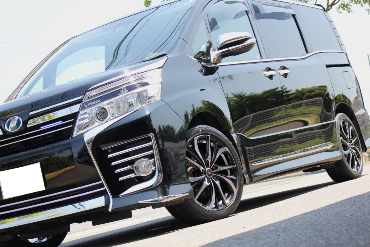 80ヴォクシーに柿本マフラー装着とレオニスTEでホイールカスタム、ダンロップSPスポーツマックスLUXで快適に