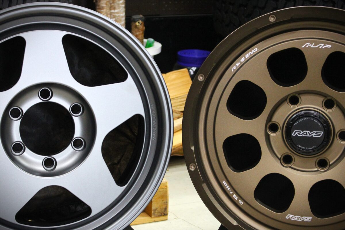 ランクル250用のブラッドレーフォージド匠とA-LAP-08Xが横並びになった画像