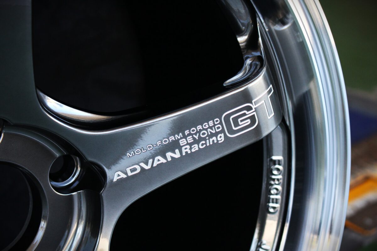 シビックタイプR向けのヨコハマ アドバンレーシング GTビヨンドの画像