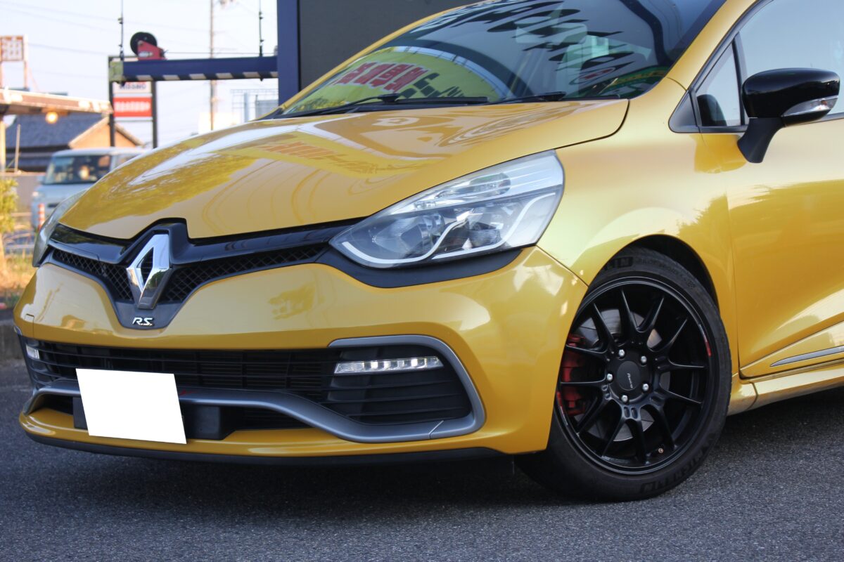 ルーテシアRSトロフィーのサスペンション交換