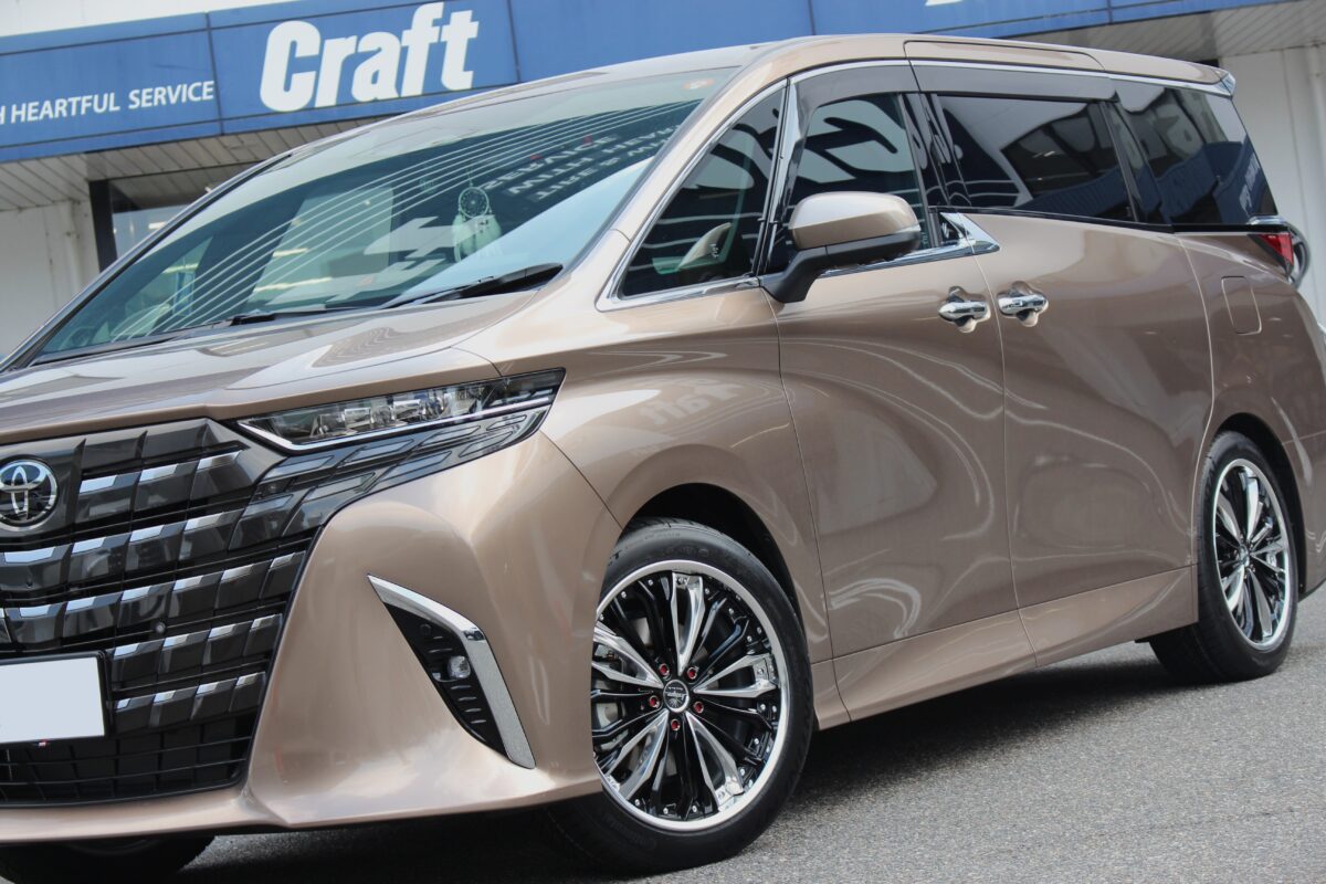 【40アルファード】高級感を更にアップさせるクレンツェ・フェルゼンをノーマル車高でツライチ!!