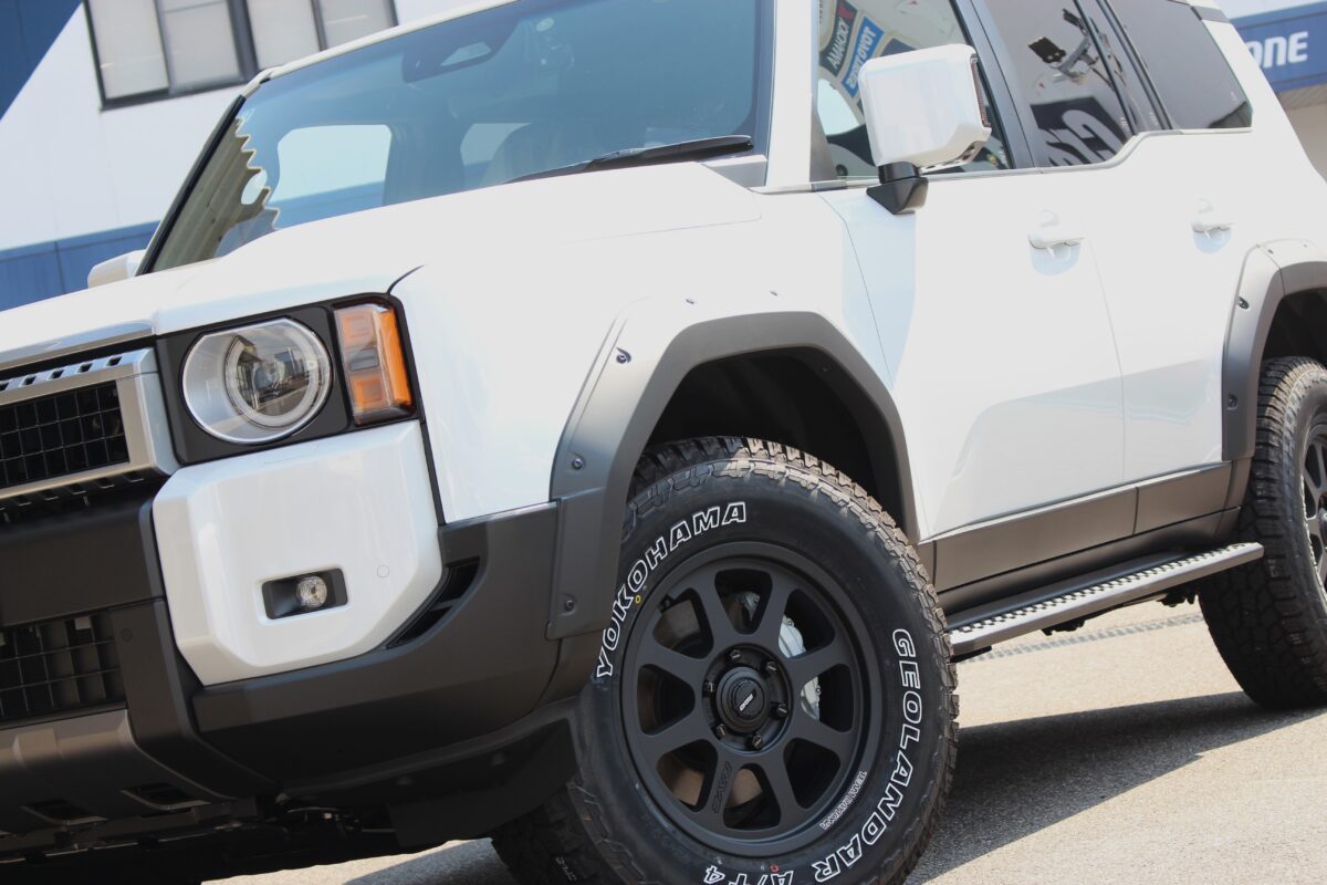 【ランクル250】RAYS デイトナD108×ジオランダーAT4 G018にJAOSフェンダーガーニッシュを装着！