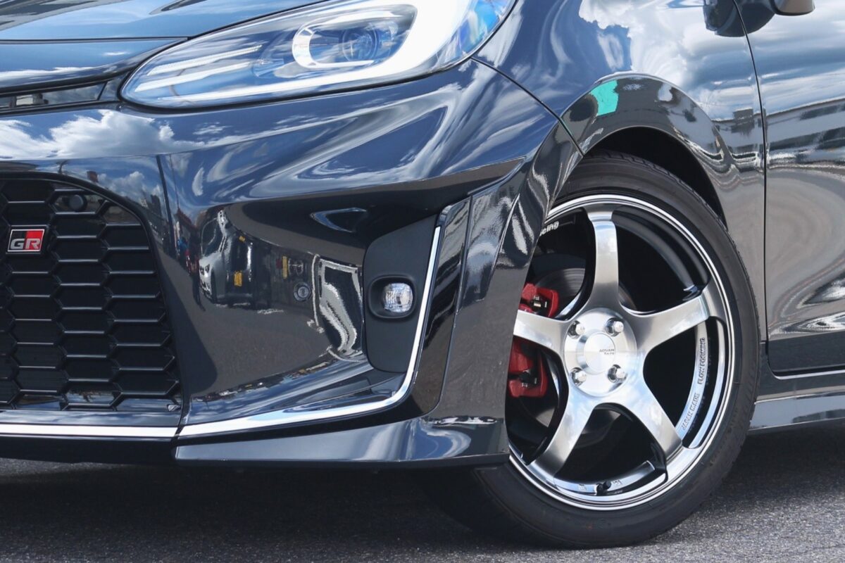 GRアクアにアドバンレーシング取付け