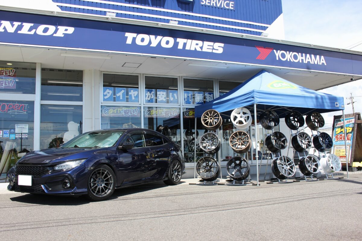 シビック・シビックタイプR用ホイールを展示したイベントの画像