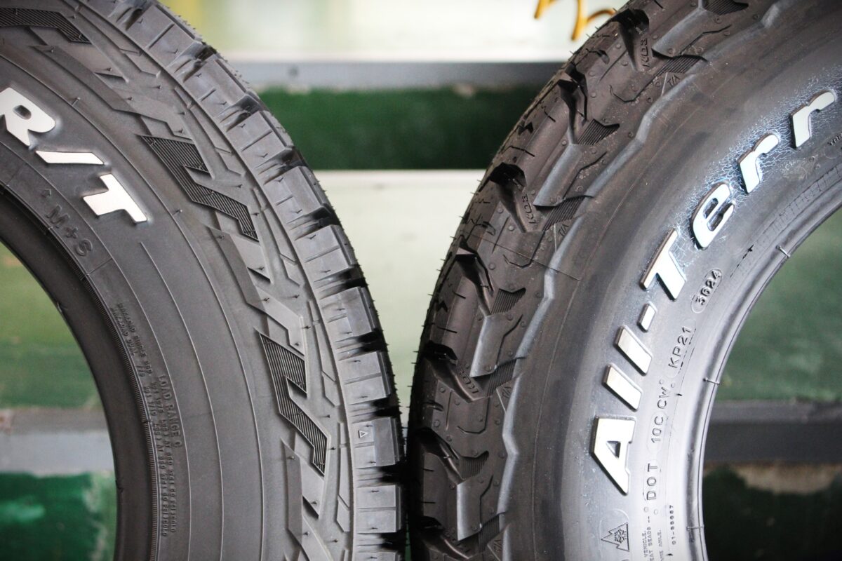 トーヨータイヤ オープンカントリーR/TとBFグッドリッチ オールテレーンT/A KO3を比べた画像