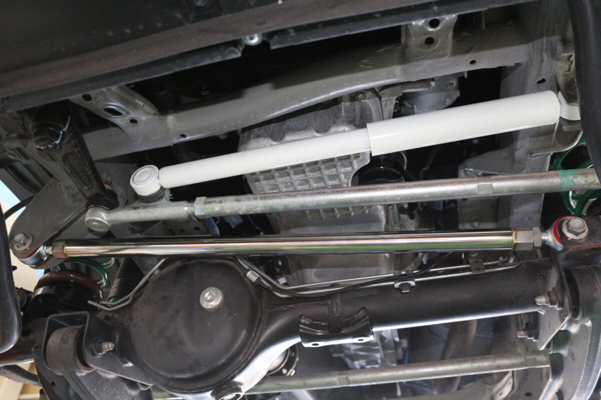 4*4　ステアリングダンパー/TEIN　STREET ADVANCE Z /RSR　ラテラルロッド/グレイスシルバーリムDC(QAZ)/ヨコハマジオランダーX-ATG01 の16インチを装着したジムニーシエラ