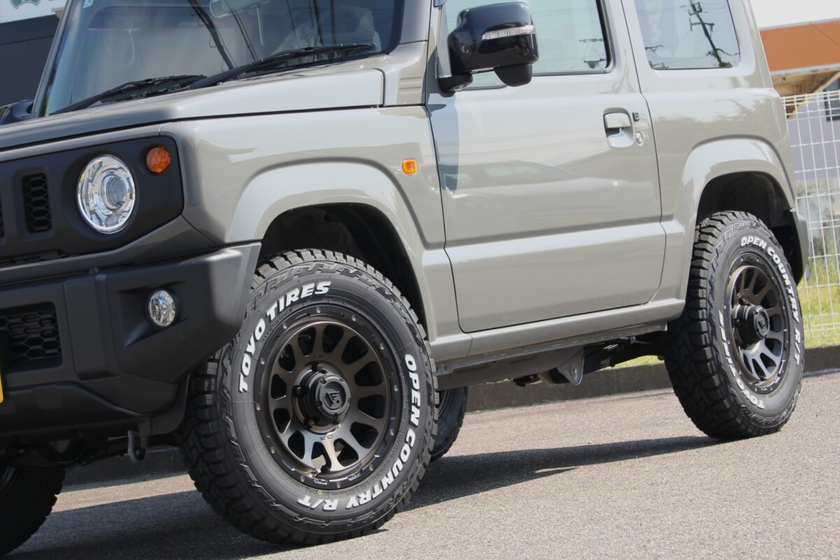 JB64型ジムニーにデルタフォースオーバルとオープンカントリーR/Tを装着