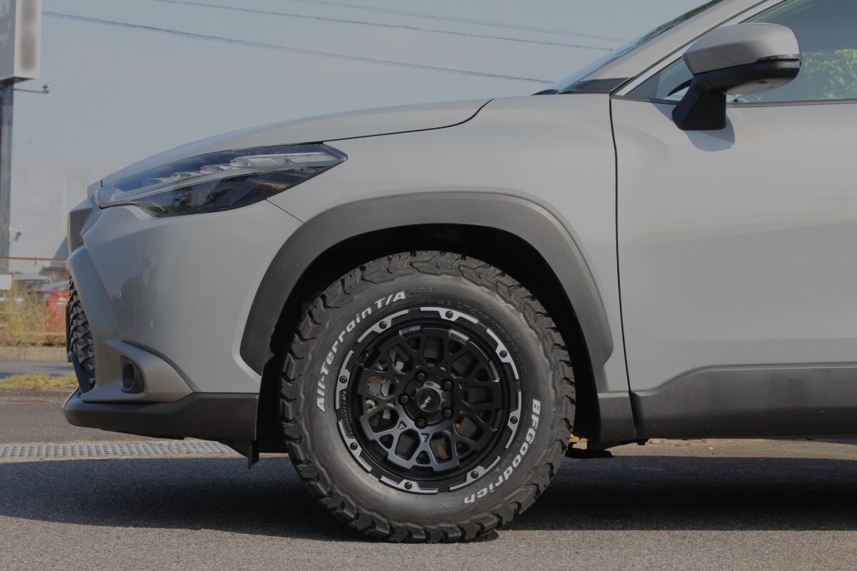 カローラクロスに エアジーロックス と オールテレーン T/A KO3を装着