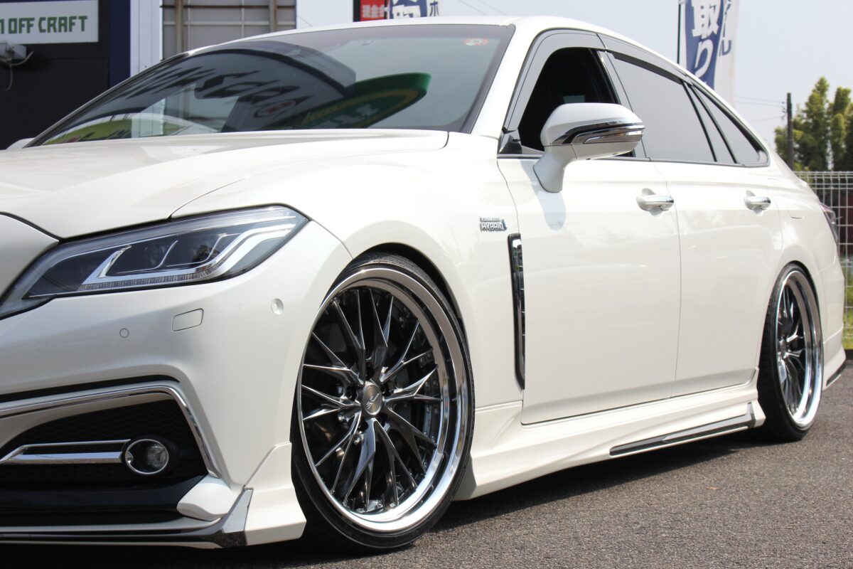 220クラウンを20インチで深リムツライチカスタム