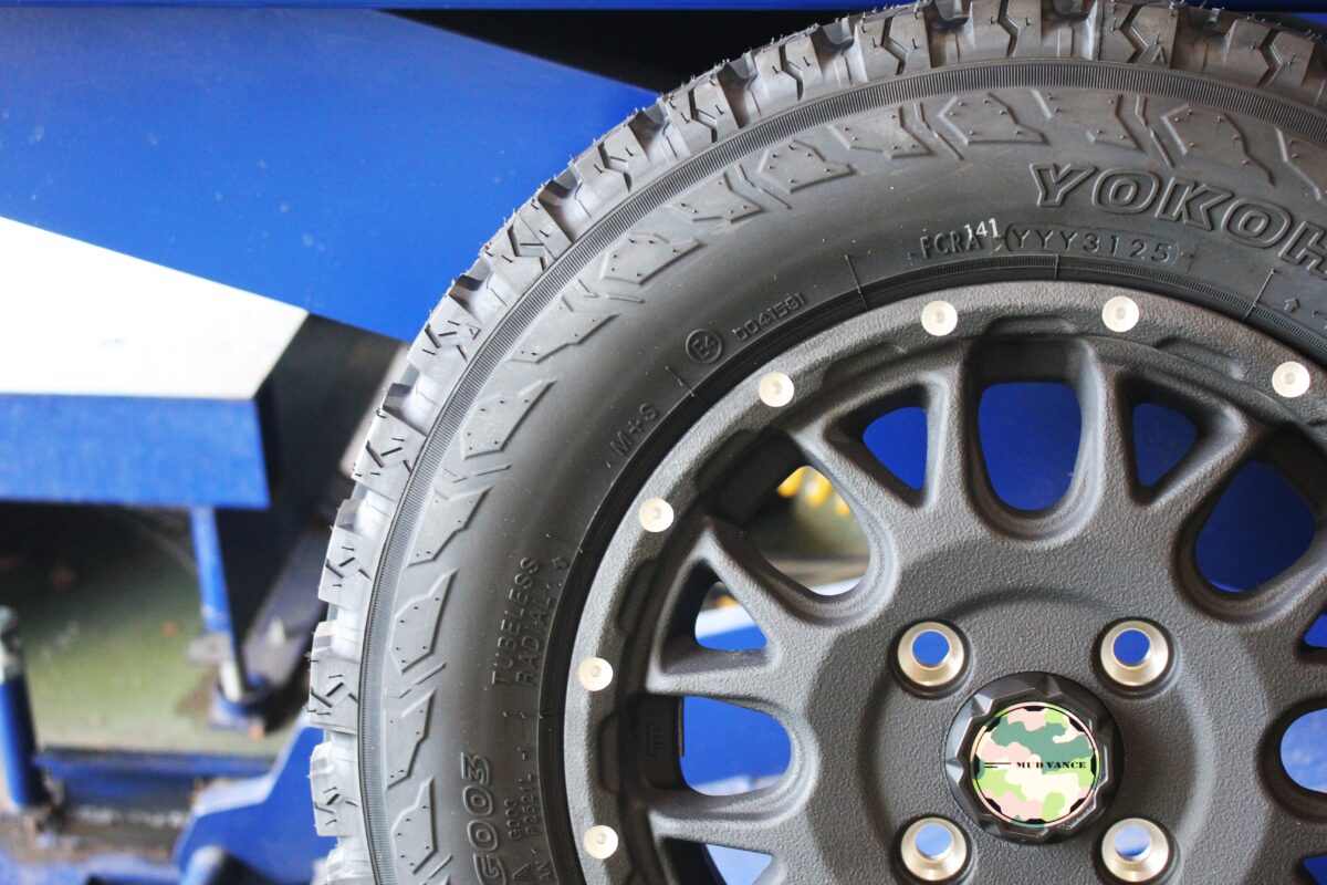 ウェッズ ウェッズアドベンチャー マッドヴァンス08とヨコハマ ジオランダーMT G003の画像