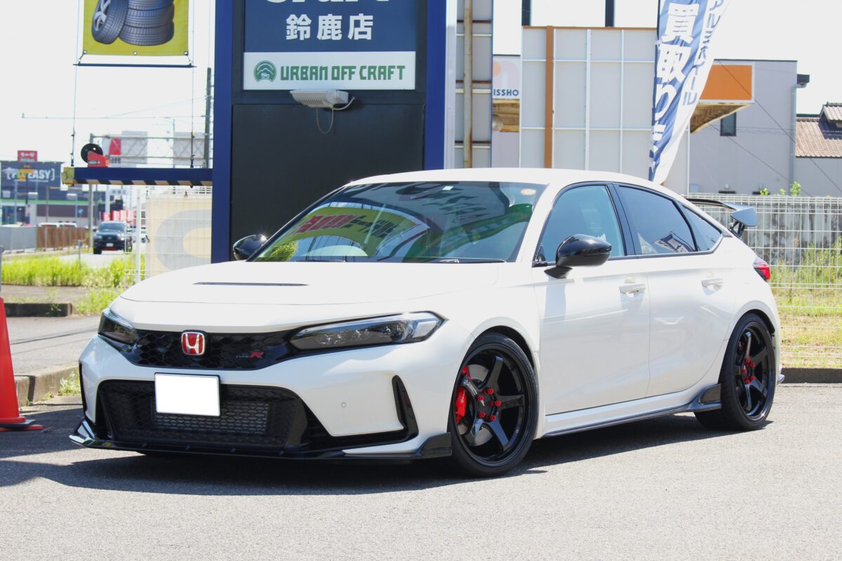 FL5シビックタイプRにヨコハマ アドバンレーシング GTビヨンドとアドバン フレバ V701を装着した画像