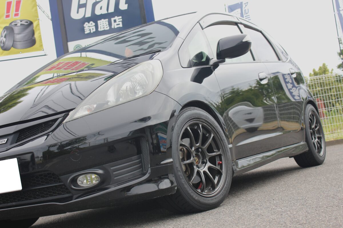 GEフィットに鍛造ホイールカスタムレイズZE40を装着