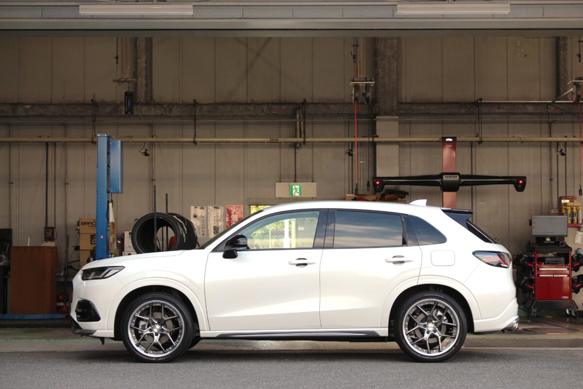 Wedsの2ピースホイールブランド"MAVERICK"の1505Sをツライチ装着したZR-V