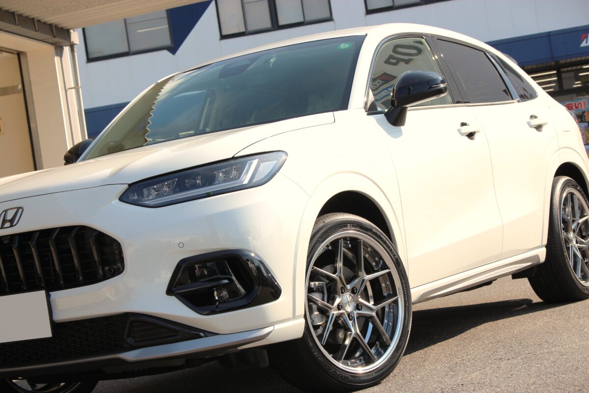 Wedsの2ピースホイールブランド”マーベリック”1505Sの20インチを装着したZR-V