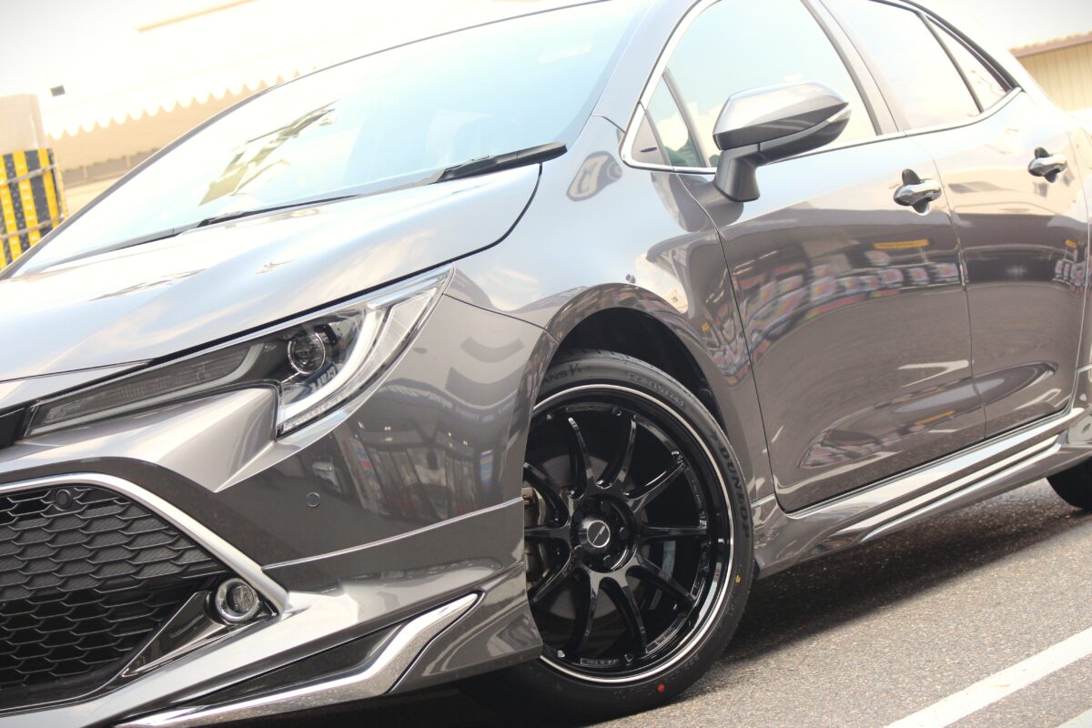 WORK EMOTION ZR10の18インチを装着したカローラスポーツ