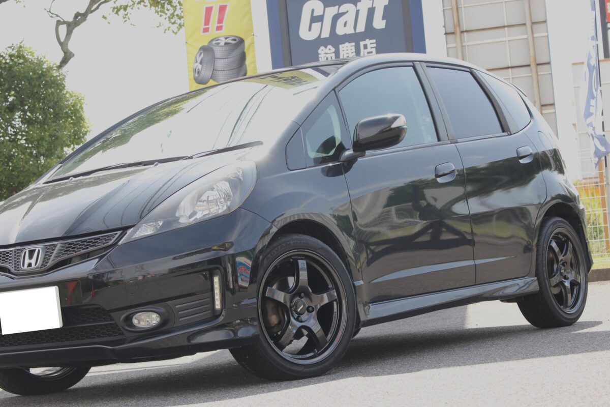 GEフィットにグラムライツ17インチ装着