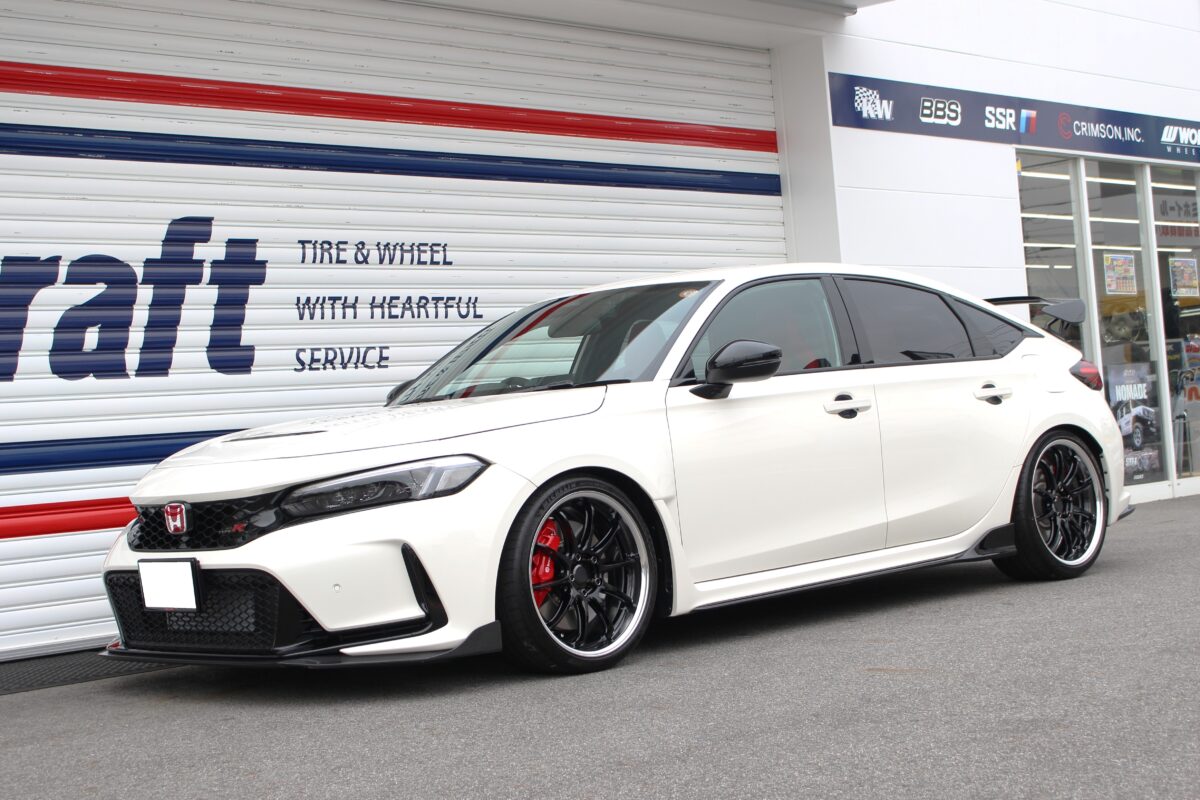 シビックタイプRにエモーションの２ピースモデルを取付