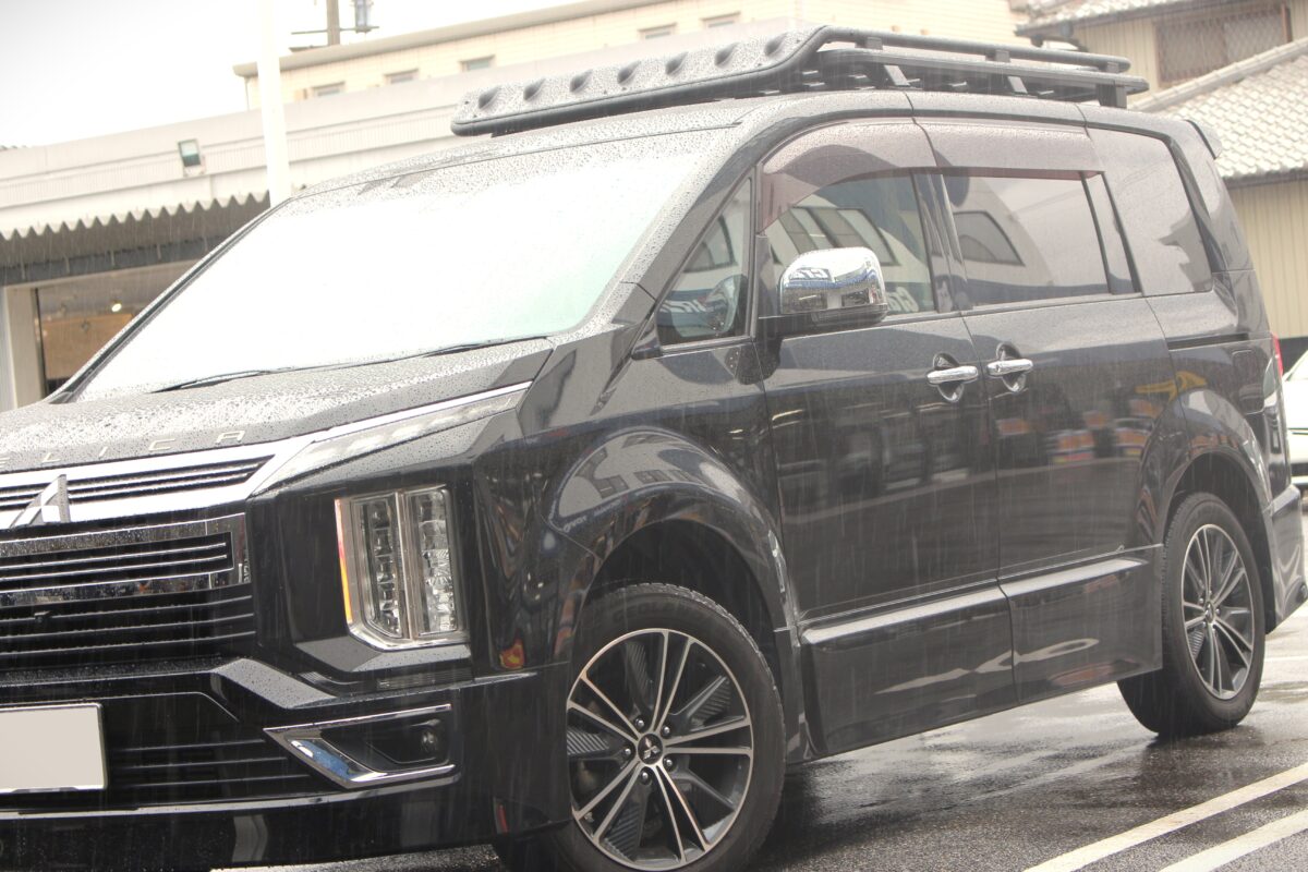 オートフラッグスのルーフラック"バスターズ2080/HD改”を取付したデリカD5