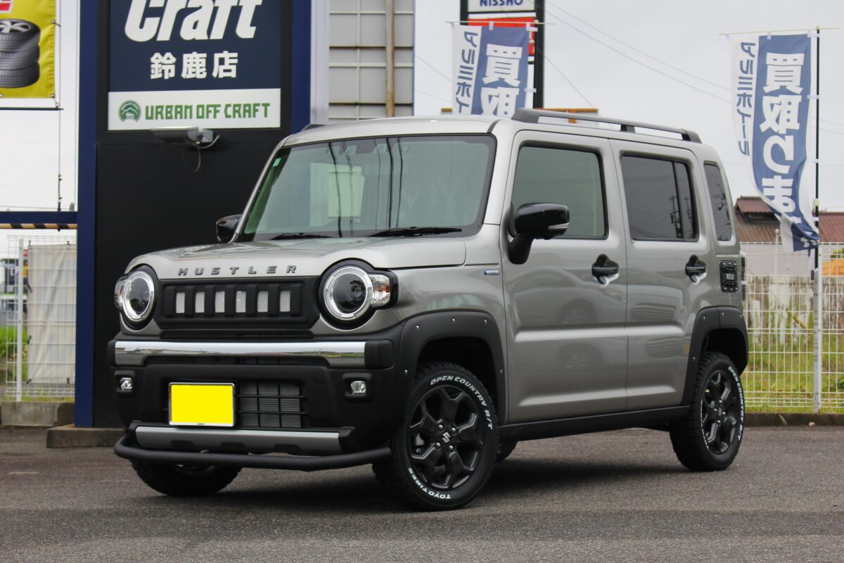 リフトアップしたハスラーにトーヨー オープンカントリーR/Tが装着されている画像