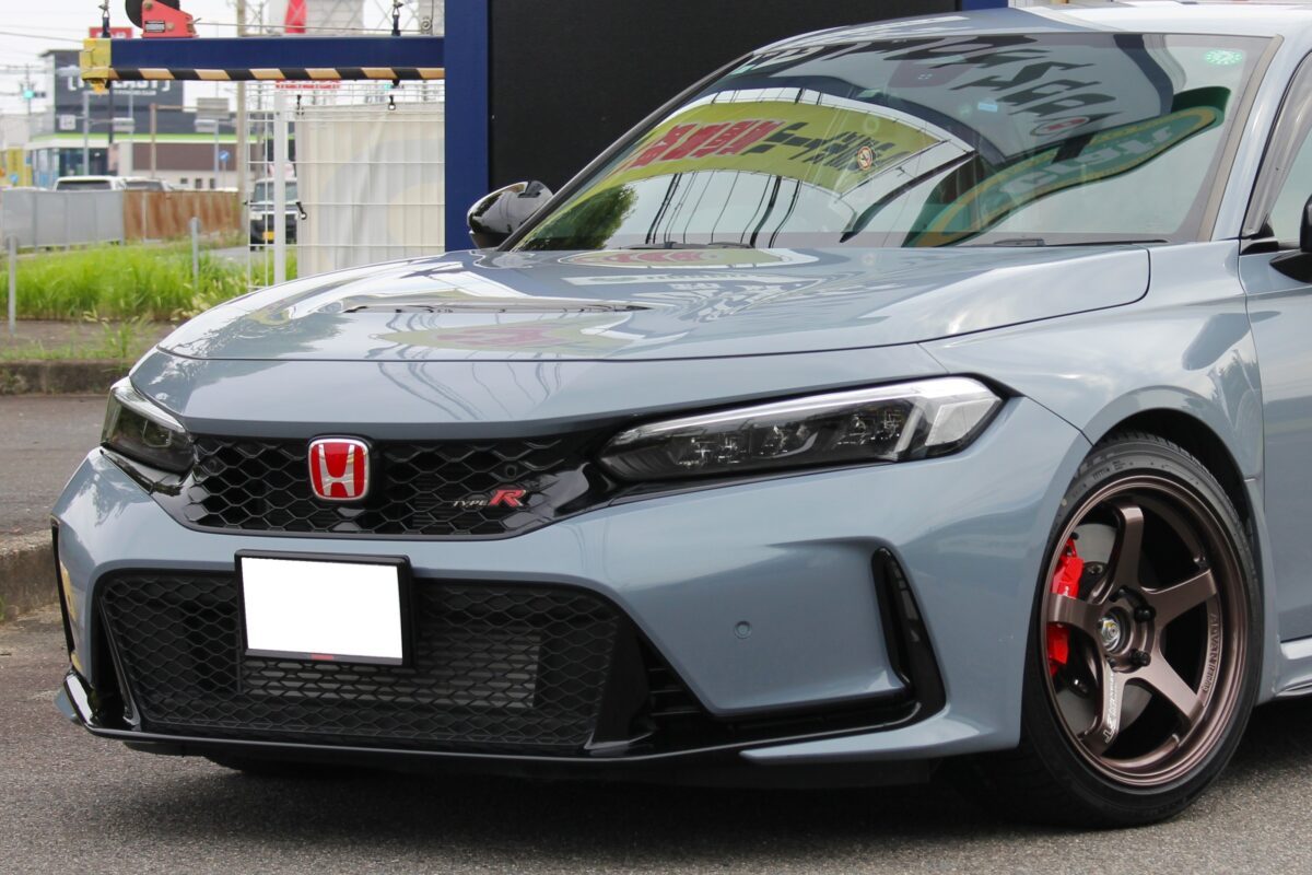 シビックタイプR（FL5）にヨコハマ アドバンレーシング GTビヨンドとダンロップ ウィンターマックス03を装着した画像