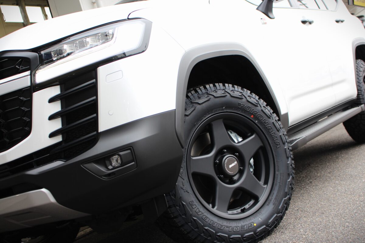 【ランクル300】ランクルの名の付くおクルマには世界に認められているブラッドレーVが似合う!!