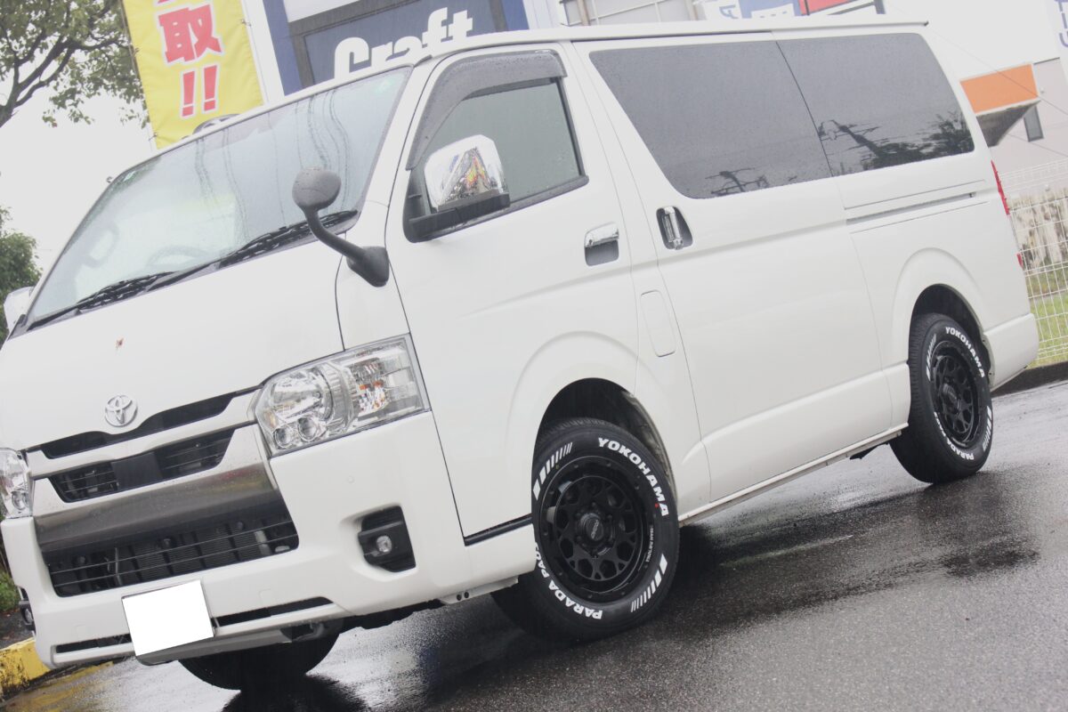 200系ハイエースカスタムホイールレイズデイトナM9装着