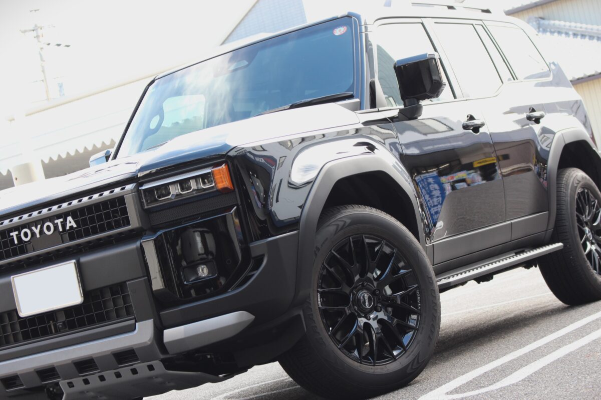 【ランクル250】RAYS HOMURA2x9Rを装着しTPMS(空気圧センサー)も新設し取り付けデス!!<br />
ホイール カスタム 抜き替え セット 空気圧センサー取り付け TPMS