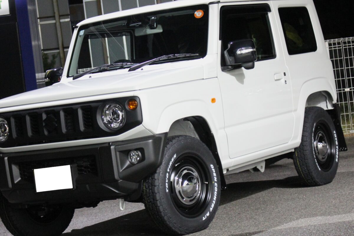 JB64型ジムニーに、ジャオスのマッドガードとディーンクロスカンロリーとオープンカントリーA/T3を取付