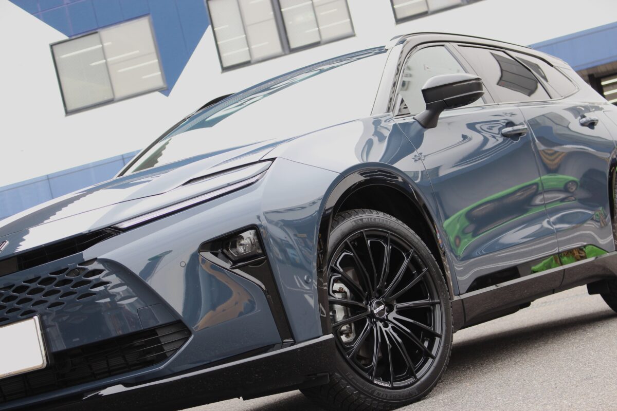 【クラウンエステート】冬スタイルをカッコ良く！！RAYS ベルサスヴォウジェSEにミシュラン X-ICE SNOE SUVで冬支度☆彡