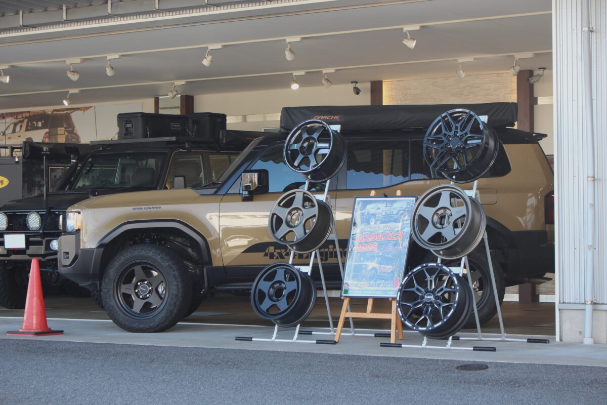 【ランクル＆ジムにーフェア】デモカーランクル250＆ジムニーノマドを展示！ホイールもメーカー問わず店内外に展示しております！！<br />
ランクル300　ランクル70　ジムニー　ジムニーシエラ　ホイール　カスタム　18インチ　20インチ　16インチ　4x4Engineerig service　レイズ　ワーク　拘り
