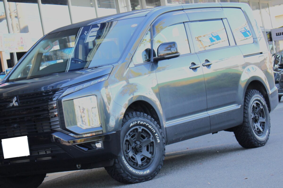 デリカD:5をオフロードカスタム　クリムソン MG アーマーFFとBFグッドリッチ KO3を装着