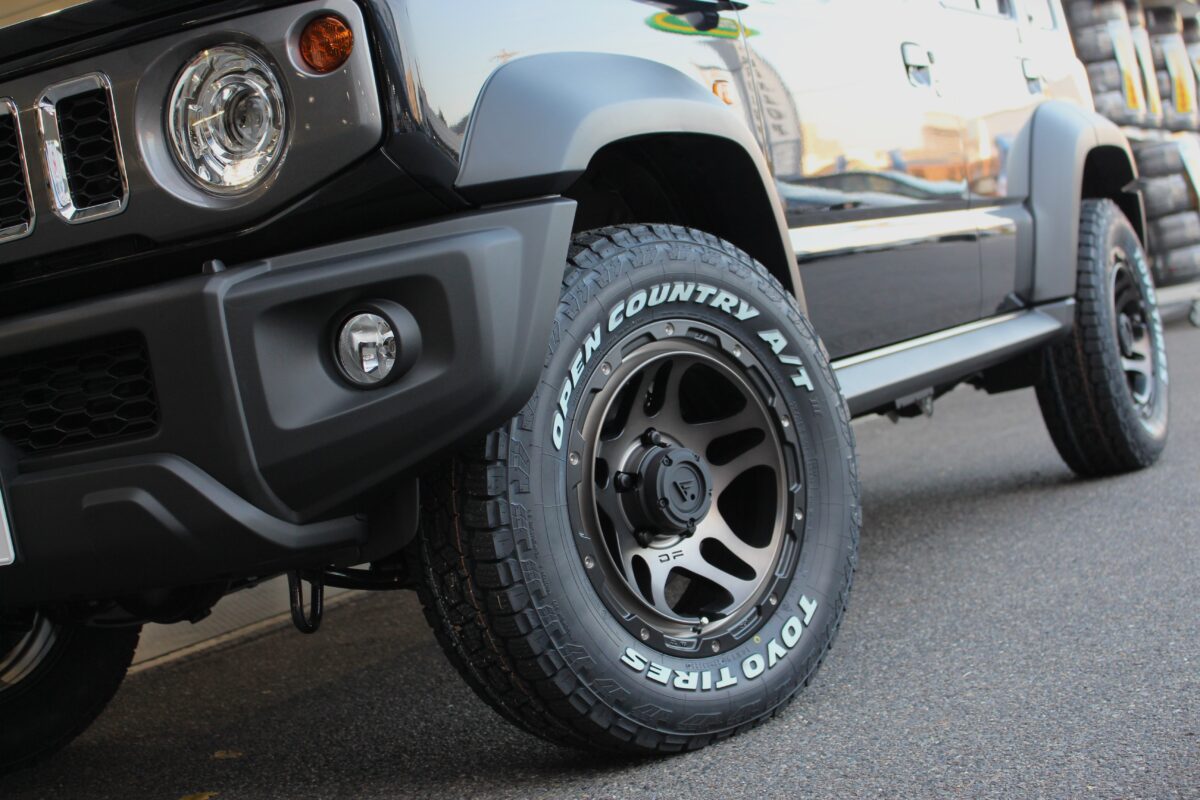 【ジムニーノマド】デルタフォース･オーバーランダーに入手困難！？オープンカントリーAT3を装着デス！