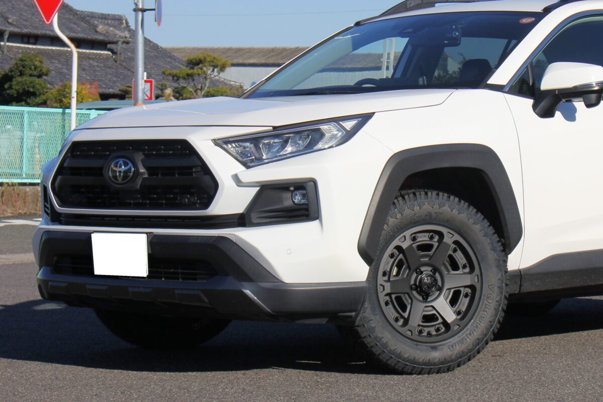 RAV4にクリムソン MGアーマーFFとヨコハマ ジオランダーX-AT G016を裏履き装着した画像