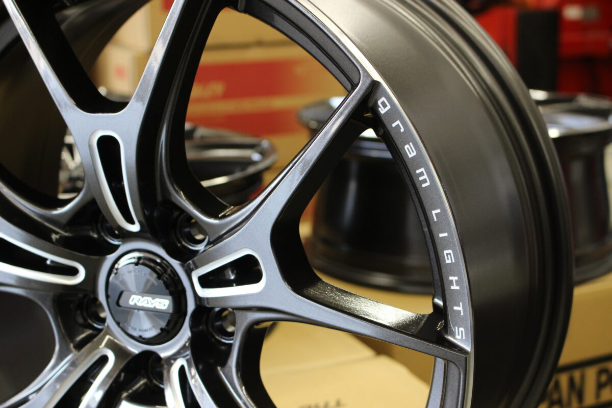 グラムライツ57FXZの１８インチ