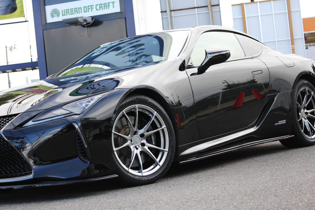 レクサスLC500hにウェッズ F-ZERO FZ-2とヨコハマタイヤ アドバンスポーツV107を装着した画像