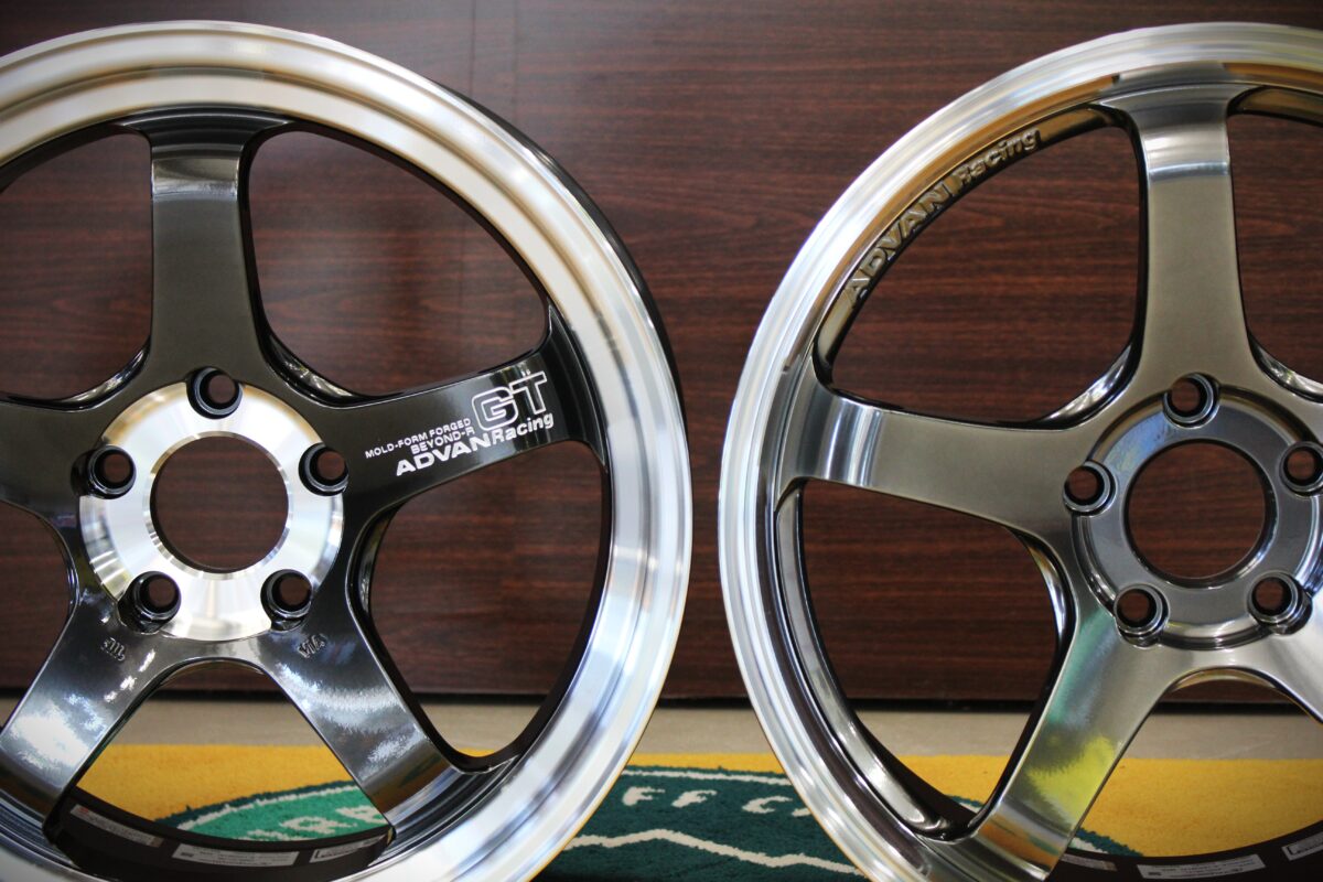 アドバンレーシングGTビヨンドとGTビヨンド-Rを並べた画像