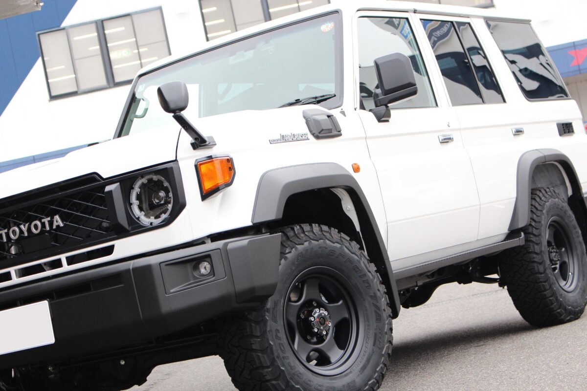 【再販ランクル70】(GRJ76W)を王道カスタム!ブラッドレーV × BFグッドリッチT/A KO3で仕上げる至高の一台