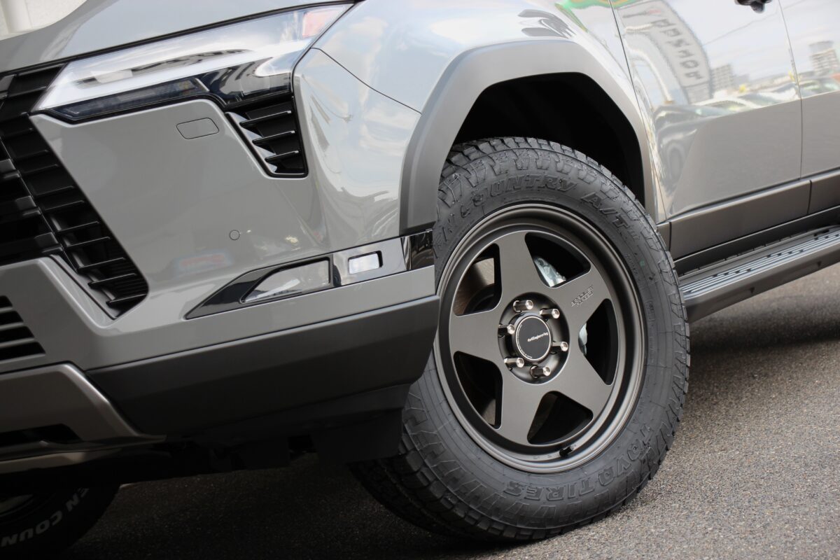 【レクサスGX550】ブラッドレーフォージド匠で極める足元。チタニウムラグナット＆新作センターキャップで至高の質感を。 フォーバイフォーエンジニアリング 4x4Engineering Service