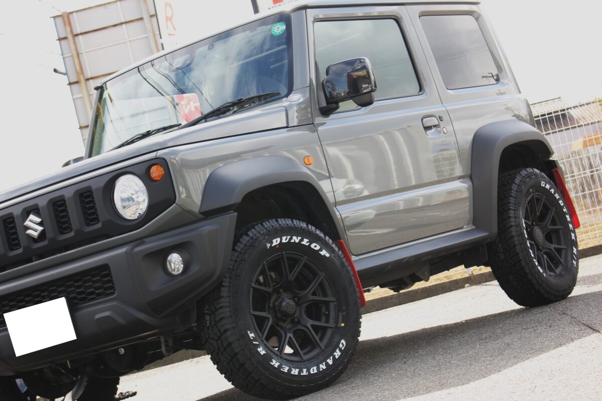 ジムニーシエラにマッドヴァンスSDとグラントレックR/T01を装着した画像