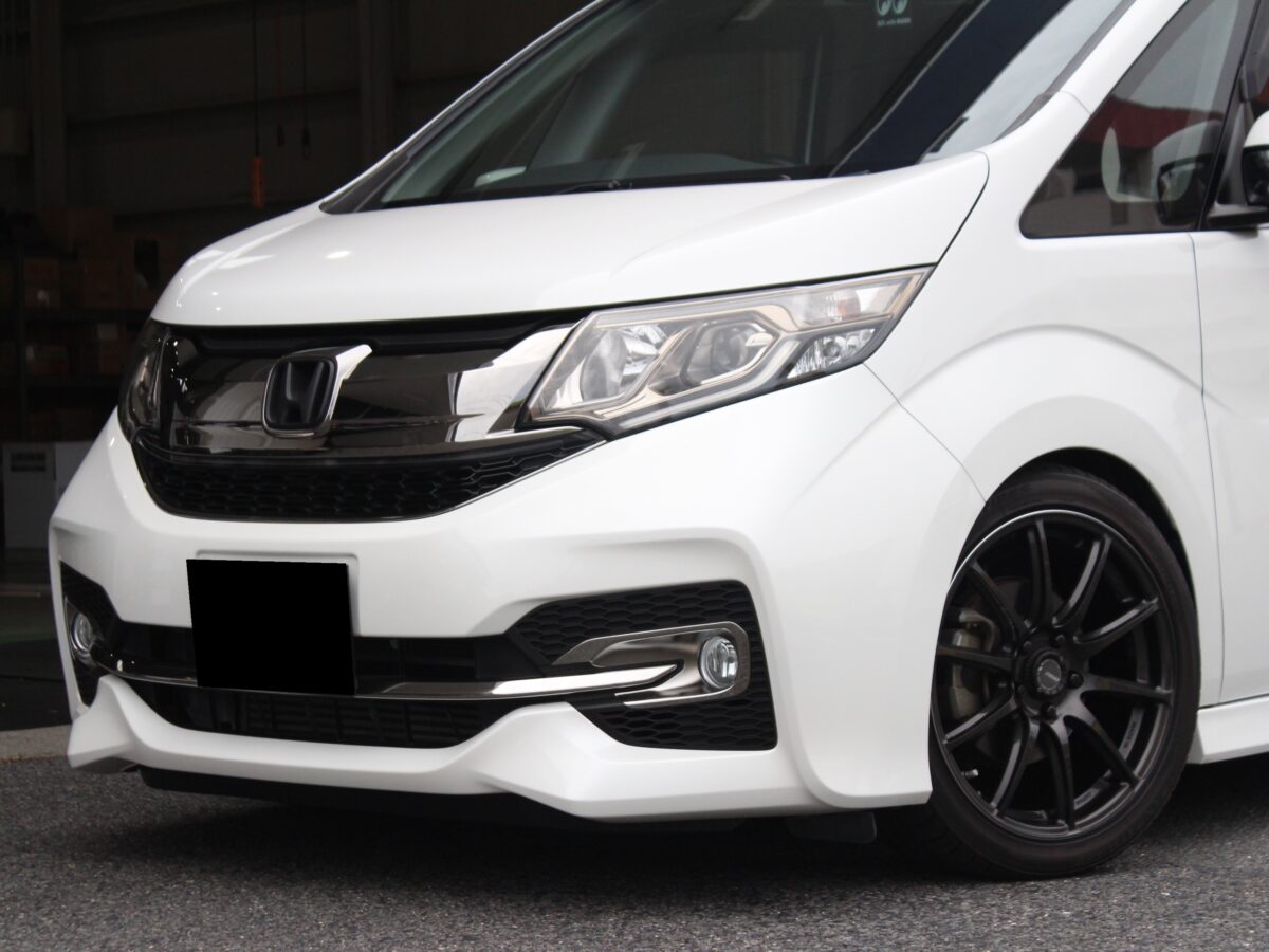 ステップワゴン(RP3)にTEIN FLEX Zを装着した画像